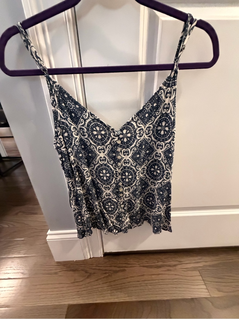A pretty bohemian camisole with a V neckline. One of a kind pattern, Relaxed fit